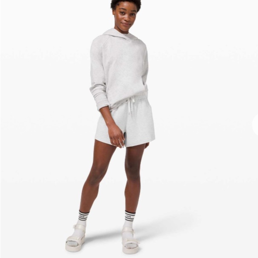Lululemon Mellow In High Rise Shorts 4.5”